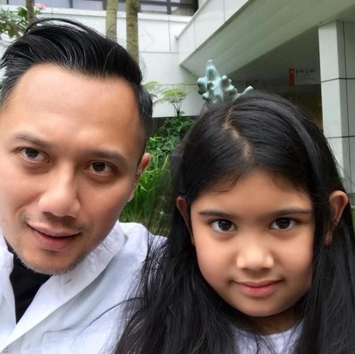 <p>Kata Agus Harimurti Yudhoyono, hadiah terbaik yang seorang ayah bisa berikan kepada anaknya adalah waktu. Setuju, Bun? (Foto: Instagram @agusyudhoyono)</p>