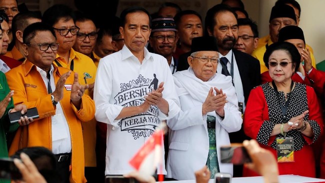 Jubir TKN Jokowi menyindir kesolidan tim Capres-Cawapres nomor urut 02 Prabowo Subianto-Sandiaga Uno terkait draf aliansi parpol keumatan.