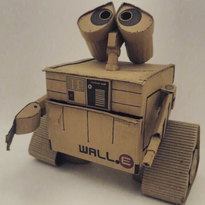 <p>Wall.E-nya juga mirip banget. Keren banget nih Ibu Kardus. (Foto: Instagram @maliyanti)</p>
