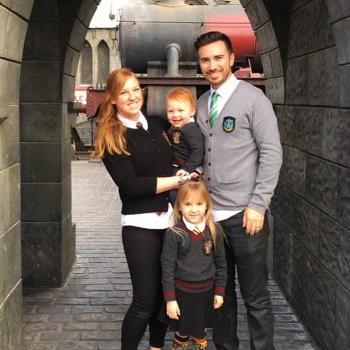 <p>Kakak dan adik ini bernama Riley dan Liam. Baju tokoh Disney yang mereka pakai dibuat sendiri lho oleh sang bunda, Jennifer. Keren! Mirip banget kan, Bun, bajunya? (Foto: Instagram/ @randomly_riley)   </p>