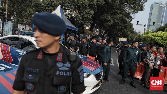 Jalanan di seputar Komisi Pemilihan Umum (KPU) ditutup di hari terkahir pendaftaran capres-cawapres untuk Pemilu 2019.