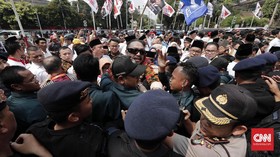 Relawan Gaungkan 'Prabowo Presiden' di KPU