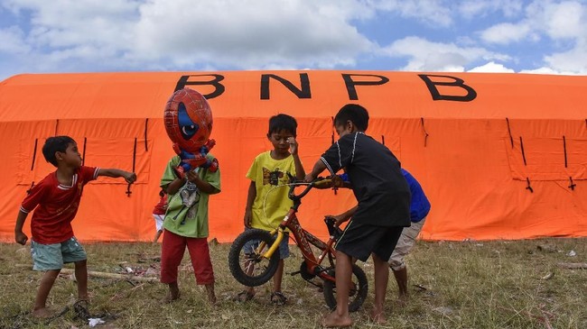 Badan Nasional Penanggulangan Bencana (BNPB) menyatakan bahwa gempa bumi di Lombok pekan lalu sudah mengakibatkan kerugian materiil lebih dari Rp5 triliun.