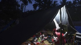 Korban Gempa Lombok Keluhkan Bantuan Tertimbun