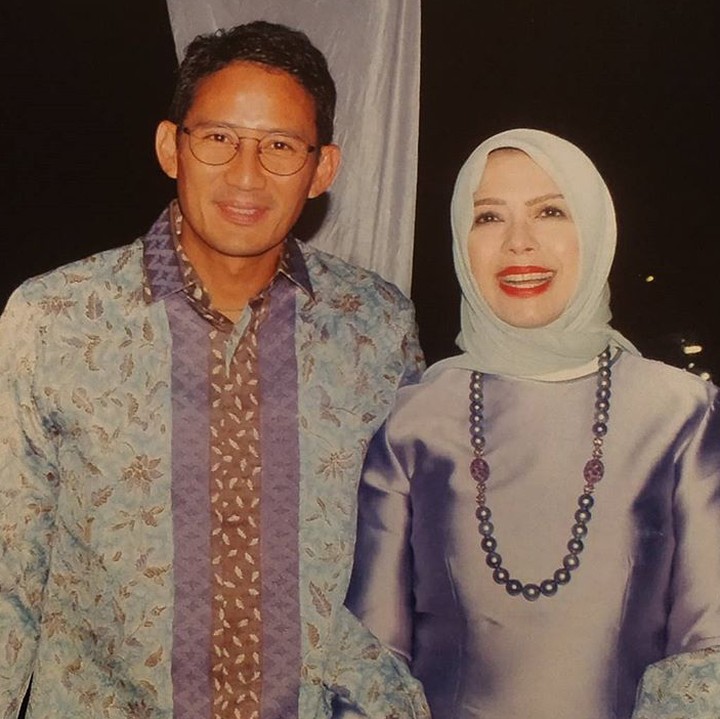 <p>Sandiaga Uno dan Nur Asia menikah tahun 1996. Berarti, tahun ini usia pernikahan mereka sudah masuk di tahun ke-22, Bun. Sandi dan Nur Asia dikaruniai 3 anak. (Foto: Instagram/@nurasiauno)  </p>