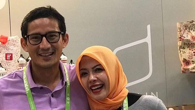 Kemesraan Sandiaga Uno dan Nur Asia di Pernikahan ke-22 Tahun - Foto 1