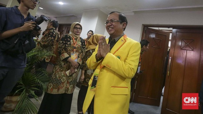 Partai yang diketuai Tommy Soeharto bahkan mendesak Priyo Budi Santoso agar lekas mengundurkan diri sebagai sekjen Berkarya.