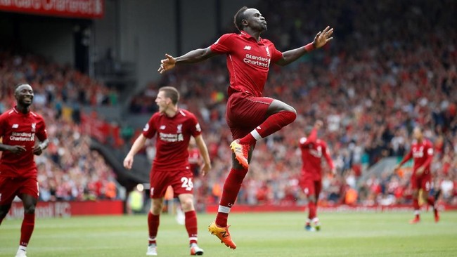 Liverpool menggeser Chelsea di puncak klasemen sementara Liga Primer Inggris 2018/2019 setelah menang 4-0 atas West Ham United di Stadion Anfield.