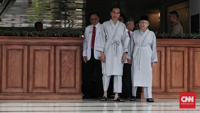 Pemeriksaan kesehatan capres dan cawapres Joko Widodo-Ma'ruf Amin diprediksi menghabiskan waktu 9 hingga 12 jam. Hasil tes paling lambat diserahkan pada Selasa.