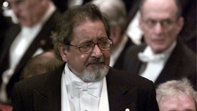 Pemenang Nobel Sastra V.S. Naipaul Meninggal Dunia