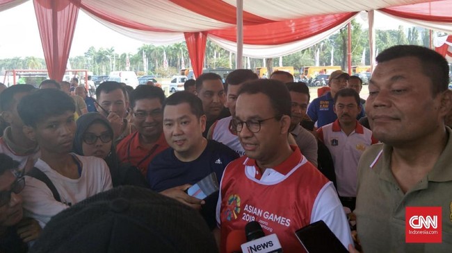 Gubernur DKI Jakarta Anies Baswedan masih menunggu pengunduran diri Sandiaga Uno sebagai Wagub DKI Jakarta diteken Presiden RI Joko Widodo.