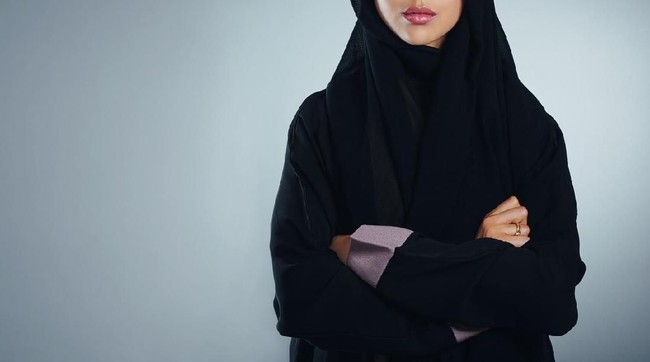 Remaja Inggris ini mengaku terkejut setelah kewarganegaraannya dicabut pemerintah. Ia mengungkapkan keinginan pindah ke Belanda, tempat suaminya berasal.