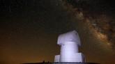 FOTO: Melihat Keindahan Hujan Meteor Perseid Hujan meteor Perseid mengalami puncaknya pada Minggu (12/8) dan Senin (13/8) dini hari yang bisa diamati dari seluruh dunia.