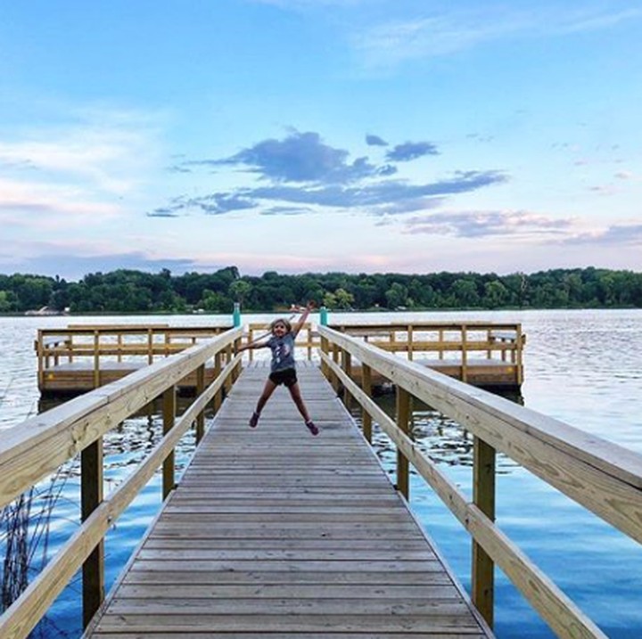 <p>Mereka bisa menikmati pemandangan indah, mengenal lingkungan sekitar dan juga sejarah di tempat yang mereka singgahi. (Foto: Instagram @tinyshinyhome)</p>