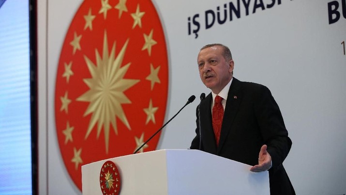 Turkish President Tayyip Erdogan addresses  businessmen in Trabzon, Turkey August 12, 2018. Cem Oksuz/Presidential Palace/Handout via REUTERS ATTENTION EDITORS - THIS PICTURE WAS PROVIDED BY A THIRD PARTY. NO RESALES. NO ARCHIVE.