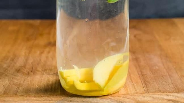 Infused water biasa diminum oleh orang dewasa. Nah, kalau infused water diminum anak, disarankan atau nggak ya?