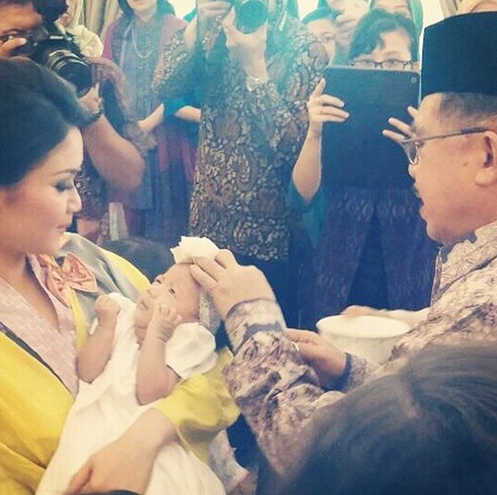 <p>JK berharap kelak cucu perempuannya bisa jadi anak yang saleha dan bermanfaat bagi nusa dan bangsa. (Foto: Instagram/ @jusufkalla)  </p>