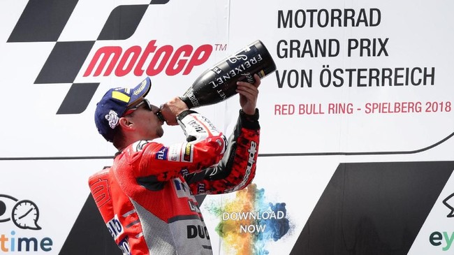 Jorge Lorenzo dan Danilo Petrucci terkait insiden di sesi latihan bebas kedua MotoGP Inggris, Jumat (24/8).