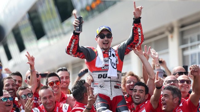 Manajer tim Ducati Davide Tardozzi menyakini Jorge Lorenzo tidak akan merebut gelar juara dunia MotoGP bersama Repsol Honda.