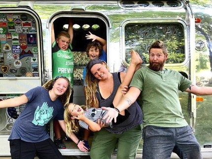 Cerita Keluarga dengan 4 Anak yang Hidup Nomaden di Caravan
