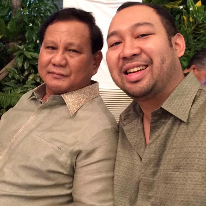 <p>Jika dilihat-lihat, Didit mirip enggak ya dengan sang ayah? He-he-he.</p>