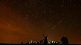 FOTO: Melihat Keindahan Hujan Meteor Perseid