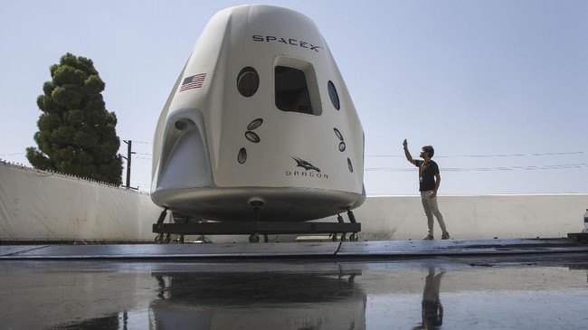 Misi Luar Biasa SpaceX: Dragon 'Supercharged' Akan Mengontrol Penurunan Terkendali ISS