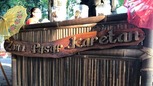 Warga antusias mendatangani Destinasi Digital milik GenPI Jawa Tengah, yakni Pasar Karetan saat dikenalkan mengenai konsep Nomadic Market di Festival Cheng Ho.