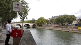 Toilet 'Terbuka' Bikin Geger Paris