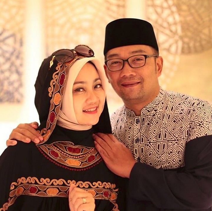 <p>'Si cinta', begitulah panggilan sayang Ridwan Kamil untuk sang istri. Romantis juga ya pria yang akrab disapa Kang Emil ini. (Foto: Instagram/ @ridwankamil)</p>