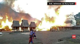 VIDEO: Puluhan Rumah Adat di Gurusina Dilalap Api