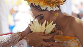 FOTO: 'Peri Gigi' Penuntun Remaja Bali Menuju Dewasa