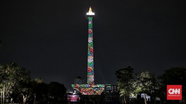 Unit Pengelola Kawasan (UPK) Monas menampilkan video mapping dan laser show sebagai sajian hiburan di malam hari dalam rangka memeriahkan Asian Games 2018.