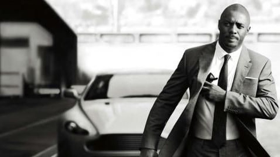 Idris Elba sebagai James Bond.