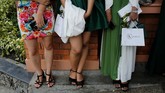 FOTO: Blogger Pendobrak Citra Negatif Muslim di Myanmar Seorang blogger Muslim Myanmar mencoba mengubah stigma umat muslim di negara tersebut dengan cara mengajarkan cara berbusana dan kecantikan.