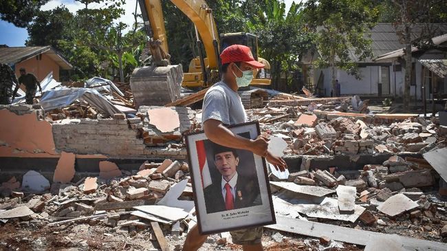 Lombok Diguncang 1.005 Gempa Susulan Sejak Juli Sebanyak 1.005 kali gempa mengguncang wilayah Lombok sejak 29 Juli 2018. Jumlah kerugian akibat gempa tersebut mencapai Rp7,7 triliun.
