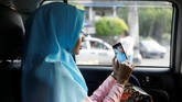FOTO: Blogger Pendobrak Citra Negatif Muslim di Myanmar Seorang blogger Muslim Myanmar mencoba mengubah stigma umat muslim di negara tersebut dengan cara mengajarkan cara berbusana dan kecantikan.