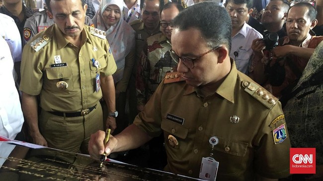 Gubernur DKI Anies Baswedan meresmikan revitalisasi Pasar Kramat Jati siang ini. Dia ingin pasar bisa terjaga dan terawat setelah direvitalisasi.