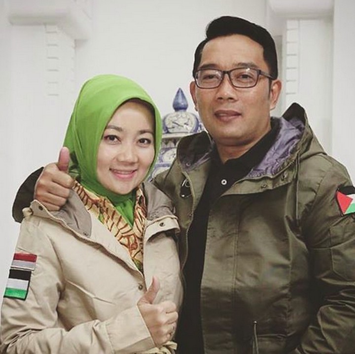 <p>Pasangan ini memang selalu tampil kompak. (Foto: Instagram/ @ridwankamil)</p>