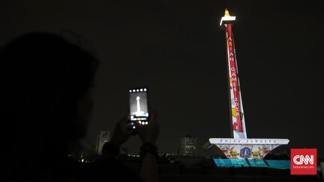 Gubernur DKI Jakarta Anies Baswedan meminta Pemprov DKI menyiapkan sebuah panggung yang bisa dimanfaatkan untuk pertunjukan seni di kawasan Monas.