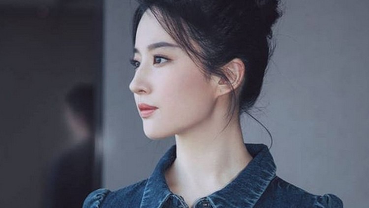 Pemeran utama film Mulan, Liu Yifei melakukan 90 persen aksi stunt-nya di adegan-adegan berbahaya. Hal ini diungkap sang sinematografer film Disney itu.