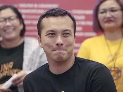 Nicholas Saputra Duduk Ngemper Perut Sedikit Buncit, Bikin Kaget