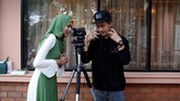 FOTO: Blogger Pendobrak Citra Negatif Muslim di Myanmar Seorang blogger Muslim Myanmar mencoba mengubah stigma umat muslim di negara tersebut dengan cara mengajarkan cara berbusana dan kecantikan.