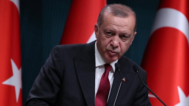 Presiden Recep Tayyip Erdogan mendukung Nicolas Maduro di tengah kisruh kudeta usai Juan Guaido mendeklarasikan diri sebagai presiden interim Venezuela.