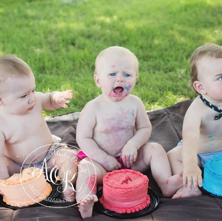 <p>Gimana, Bun, tertarik untuk membuat sesi foto seperti ini dengan teman-teman Bunda? (Foto: Facebook / Alisha O'Keefe Photography)</p>
