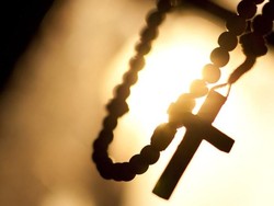Pastor Italia Diadili di Vatikan Atas Kekerasan Seksual pada Bocah