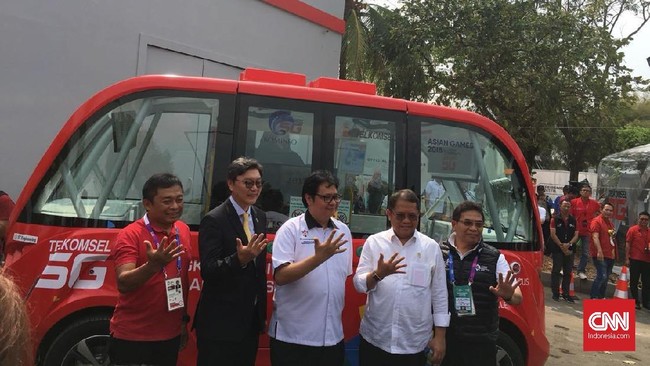 Menperin Airlangga mengapresiasi sistem navigasi mobil otonom yang menurutnya aman meski tanpa kehadiran manusia di balik kemudi.
