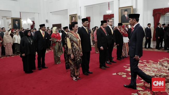 Presiden Jokowi bakal menganugerahkan gelar tanda jasa dan kehormatan kepada sejumlah tokoh, termasuk kepada Ibu Negara Iriana Jokowi.