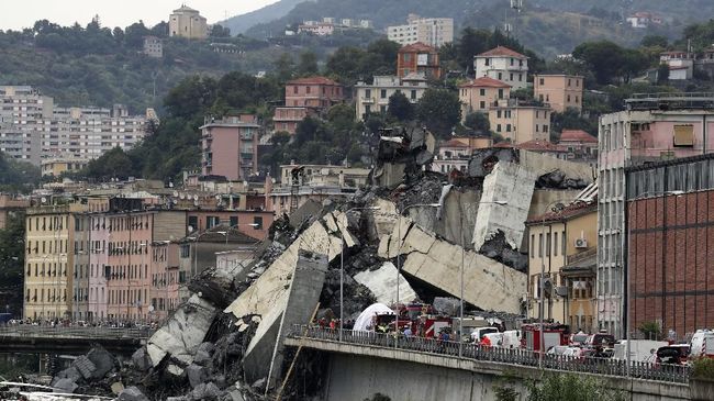 Operator Jembatan Genoa yang Roboh Dituding Bertanggung Jawab Pemerintah Italia mengatakan operator jembatan tol Genoa yang roboh harus bertanggung jawab dengan membayar denda, memberi kompensasi hingga dicabut konsesinya.