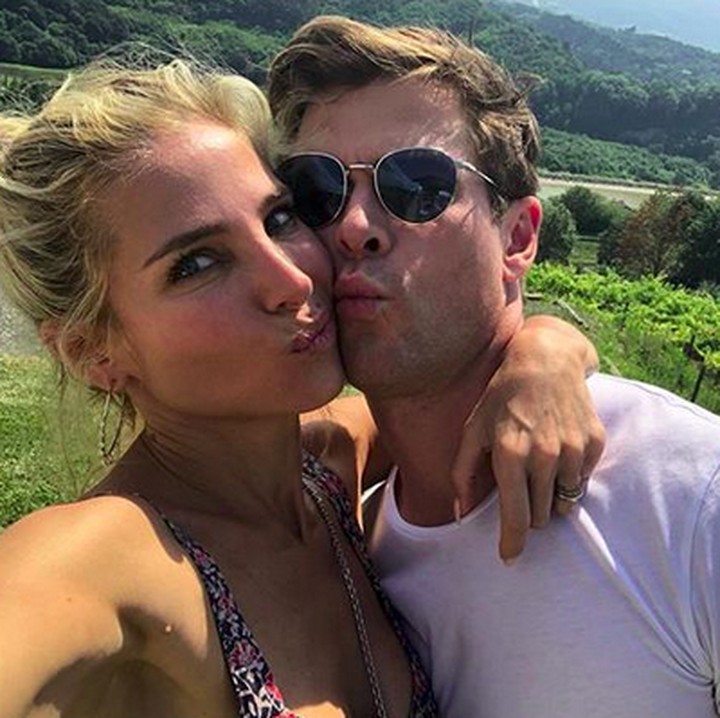 <p>Beginilah peluk dan cium sayang ala Chris Hemsworth dan Elsa Pataky.  (Foto: Instagram/ @elsapatakyconfidential)  </p>